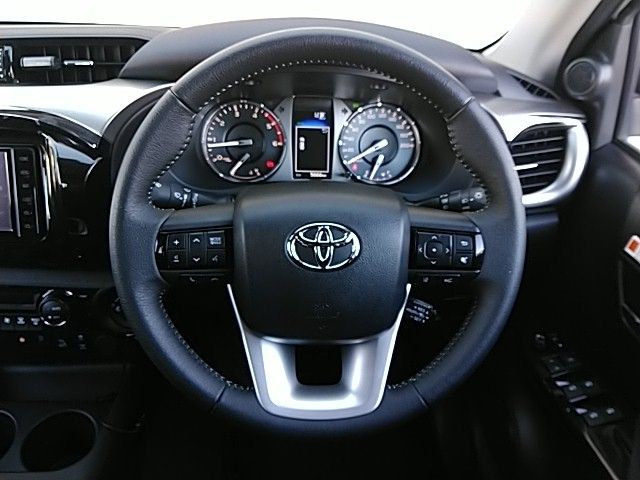 TOYOTA HILUX 4WD 2023