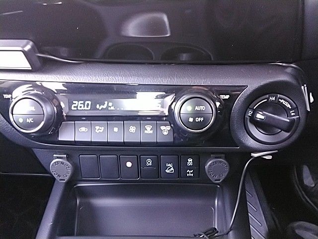 TOYOTA HILUX 4WD 2023