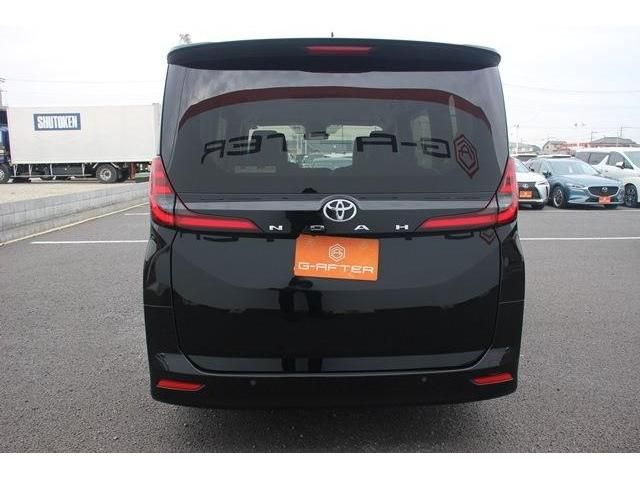 TOYOTA NOAH 2022