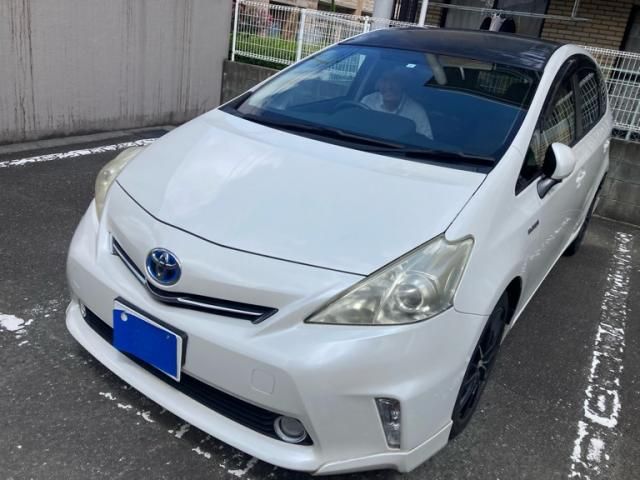 TOYOTA PRIUS Alpha 2013