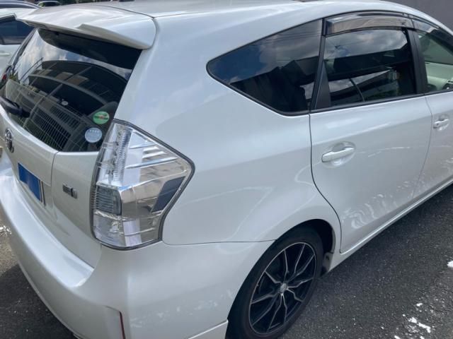 TOYOTA PRIUS Alpha 2013