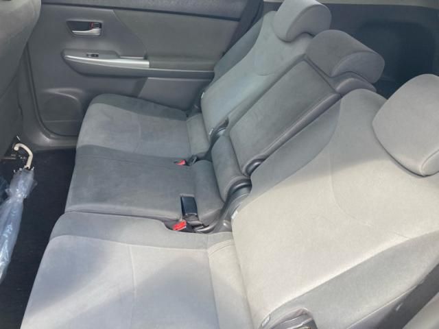 TOYOTA PRIUS Alpha 2013