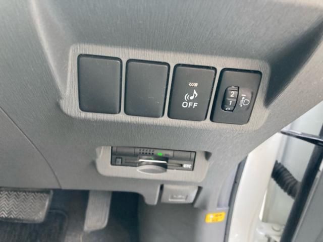 TOYOTA PRIUS Alpha 2013