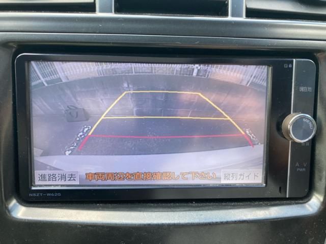 TOYOTA PRIUS Alpha 2013