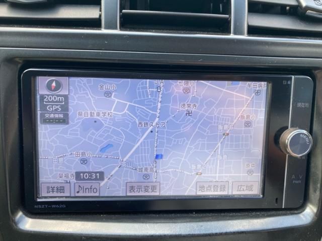 TOYOTA PRIUS Alpha 2013