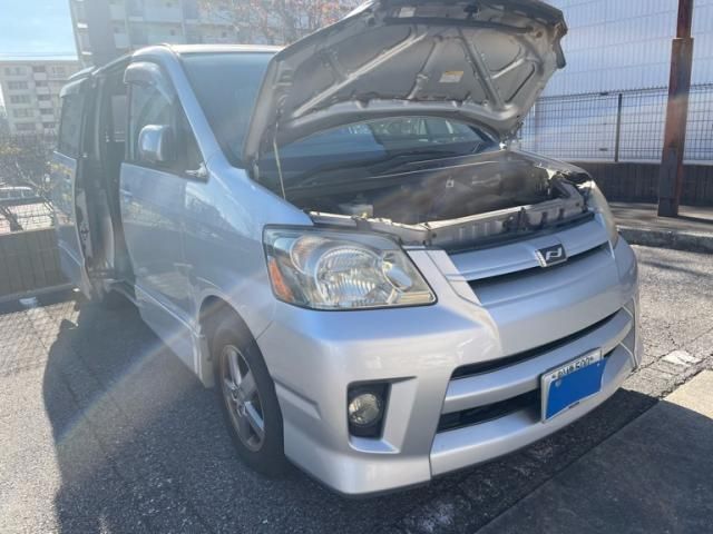 TOYOTA NOAH 2005