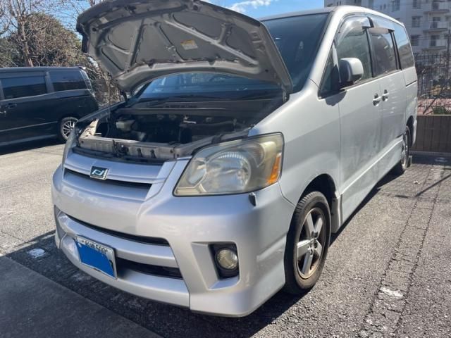 TOYOTA NOAH 2005