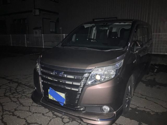 TOYOTA NOAH HYBRID 2014