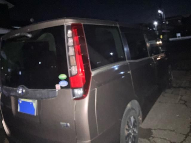 TOYOTA NOAH HYBRID 2014