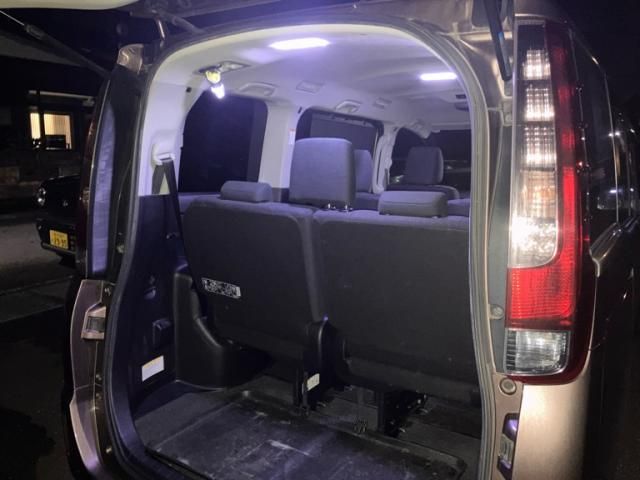 TOYOTA NOAH HYBRID 2014