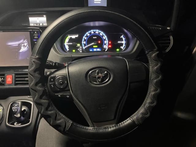 TOYOTA NOAH HYBRID 2014