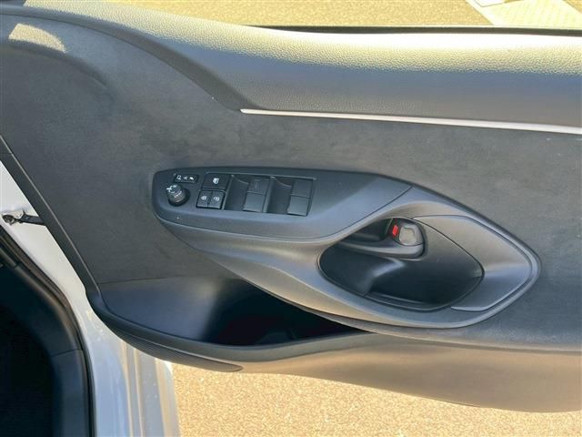 TOYOTA YARIS HYBRID 2023