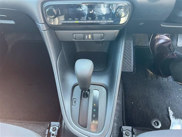 TOYOTA YARIS HYBRID 2023