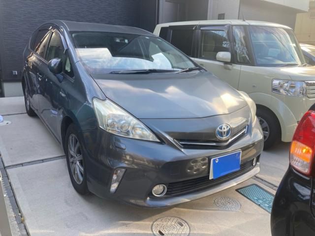 TOYOTA PRIUS Alpha 2011 