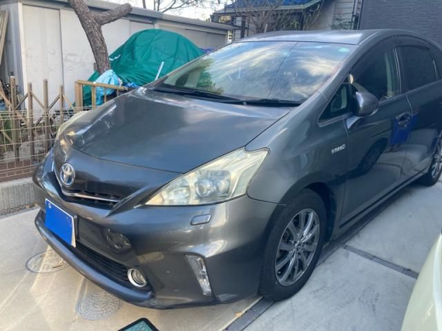 TOYOTA PRIUS Alpha 2011