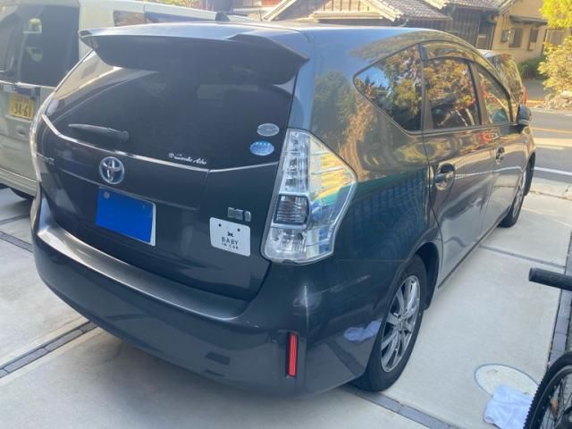 TOYOTA PRIUS Alpha 2011