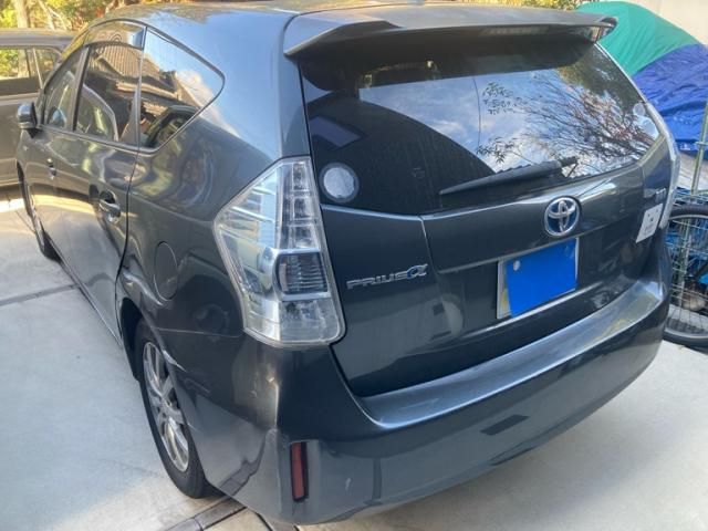 TOYOTA PRIUS Alpha 2011