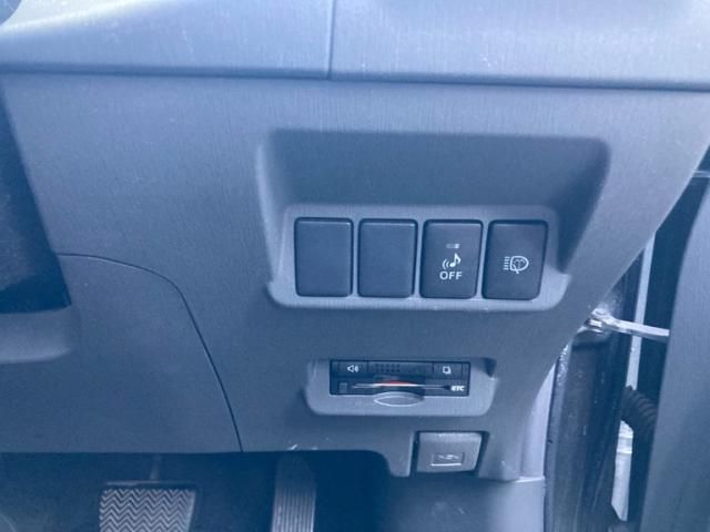 TOYOTA PRIUS Alpha 2011