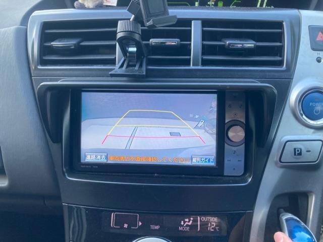 TOYOTA PRIUS Alpha 2011