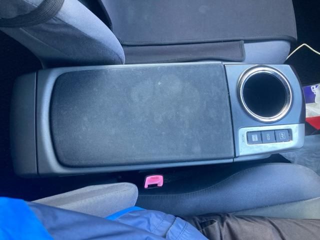 TOYOTA PRIUS Alpha 2011