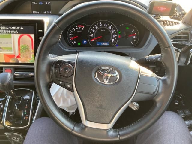 TOYOTA VOXY 4WD 2020