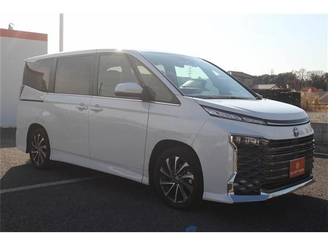 TOYOTA VOXY HYBRID 2025