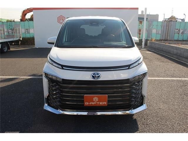 TOYOTA VOXY HYBRID 2025