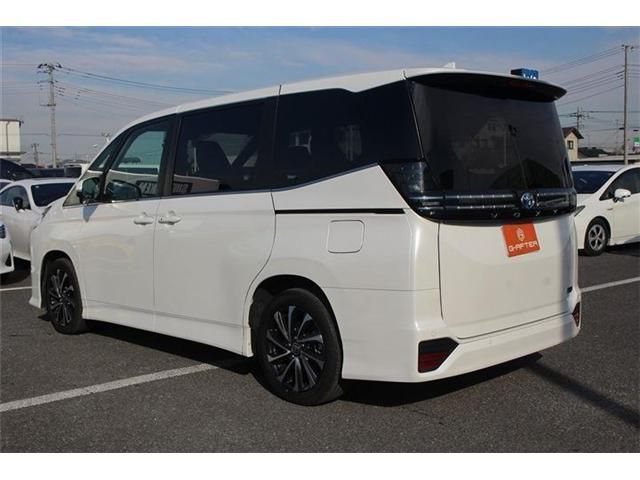 TOYOTA VOXY HYBRID 2025