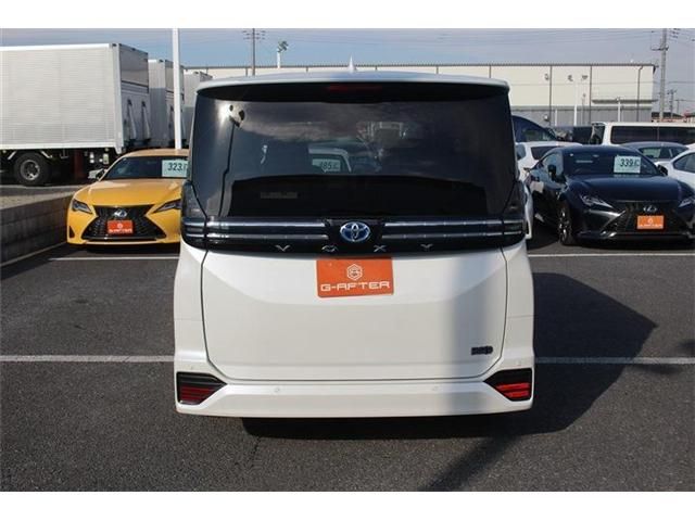 TOYOTA VOXY HYBRID 2025