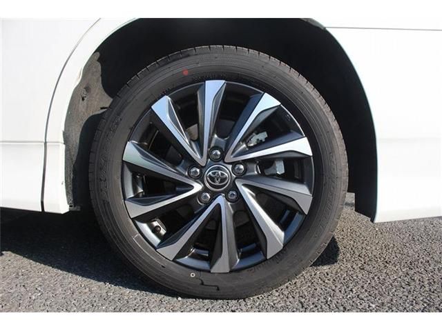 TOYOTA VOXY HYBRID 2025