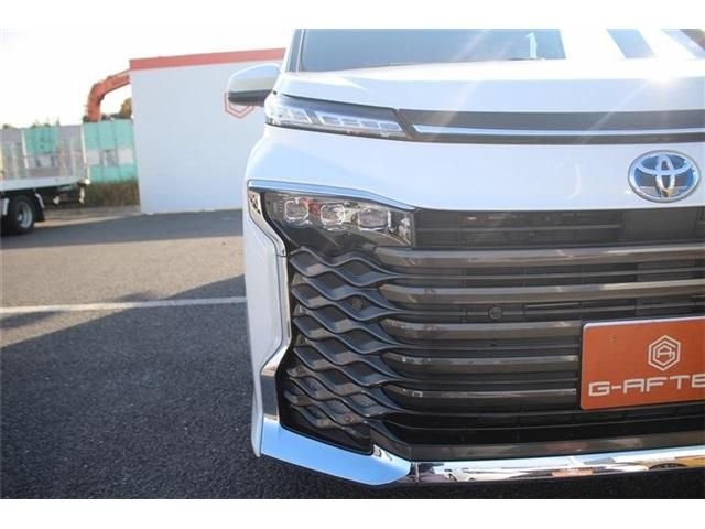 TOYOTA VOXY HYBRID 2025