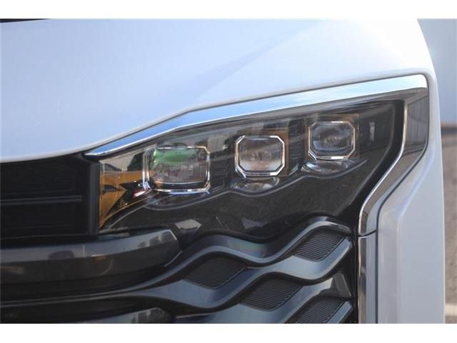 TOYOTA VOXY HYBRID 2025