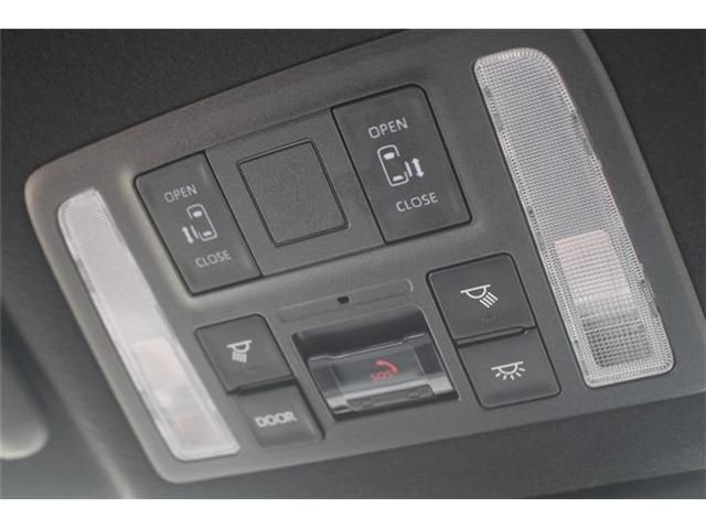 TOYOTA VOXY HYBRID 2025