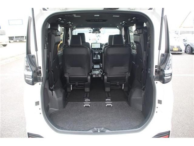 TOYOTA VOXY HYBRID 2025