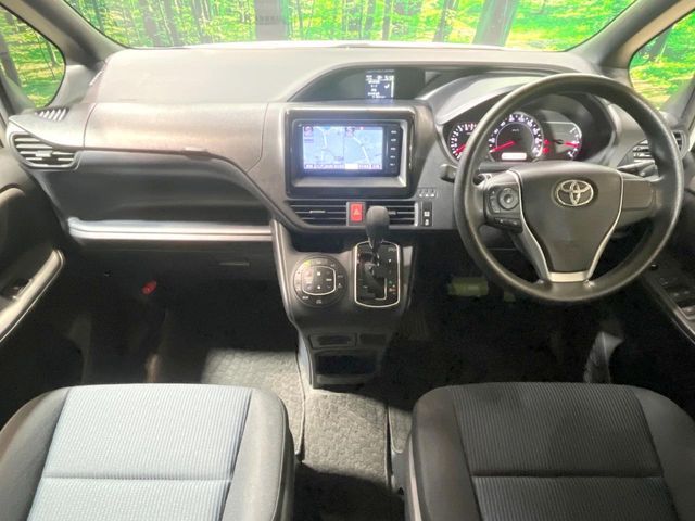 TOYOTA NOAH 2015