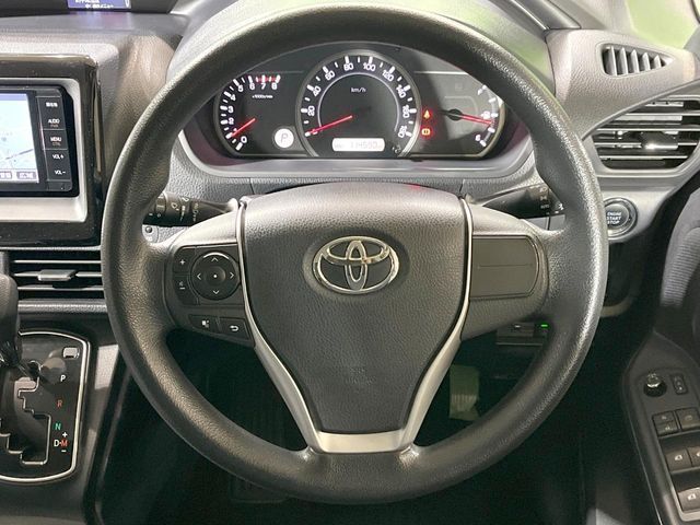TOYOTA NOAH 2015