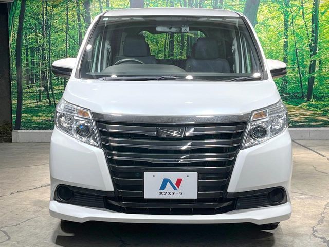 TOYOTA NOAH 2015