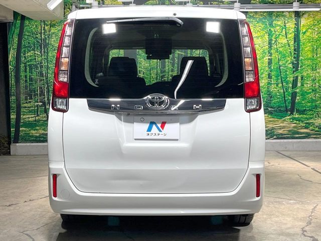 TOYOTA NOAH 2015
