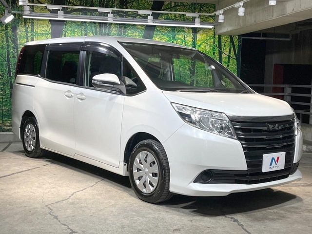TOYOTA NOAH 2015