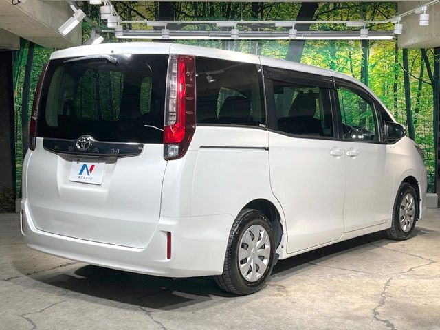 TOYOTA NOAH 2015