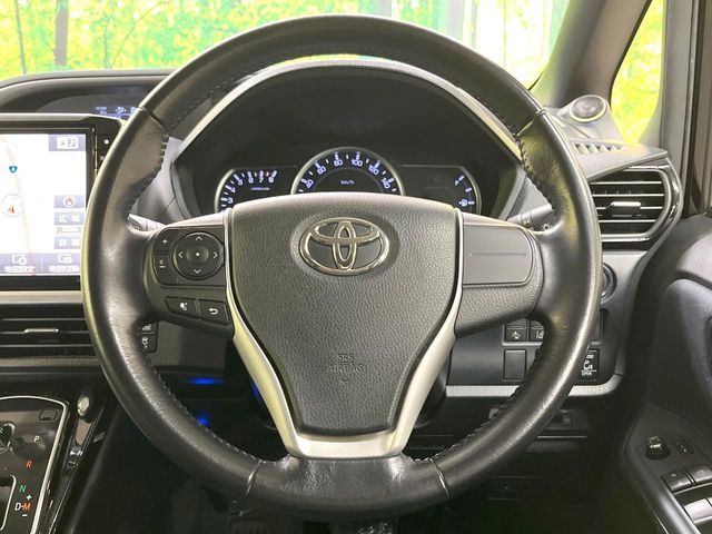 TOYOTA VOXY 2016