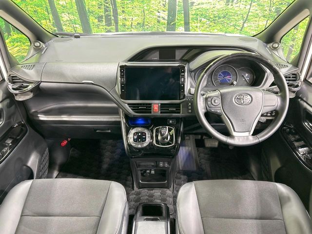 TOYOTA NOAH HYBRID 2021