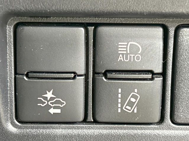 TOYOTA NOAH HYBRID 2021