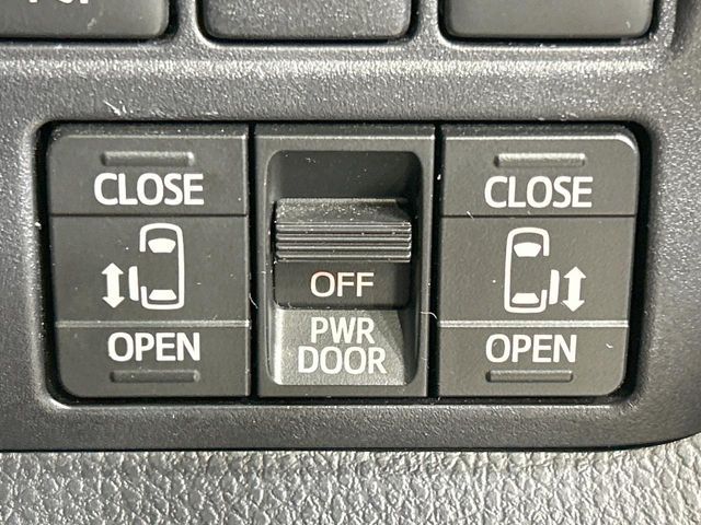 TOYOTA NOAH HYBRID 2021