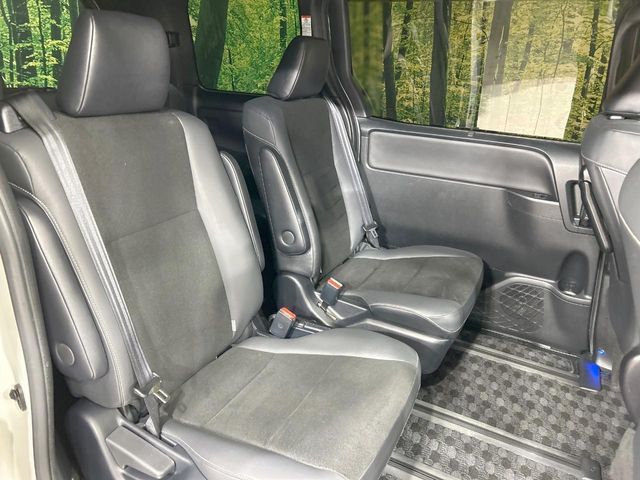 TOYOTA NOAH HYBRID 2021