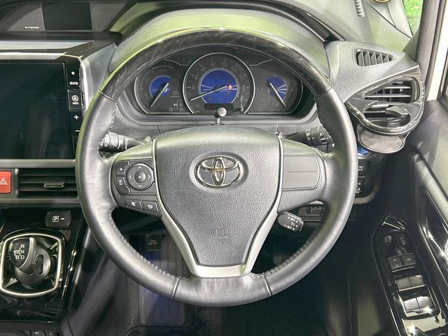 TOYOTA NOAH HYBRID 2021