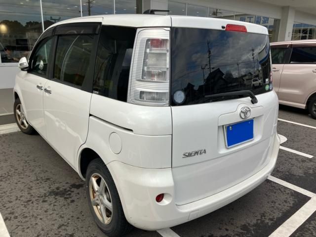 TOYOTA SIENTA 2013