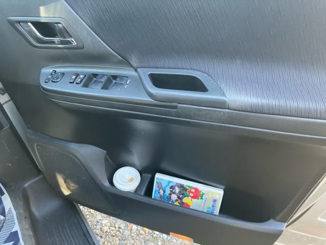 TOYOTA VELLFIRE 2010