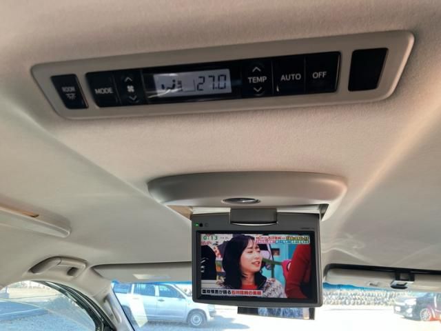 TOYOTA VELLFIRE 2010