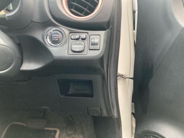 TOYOTA VITZ  4WD 2013